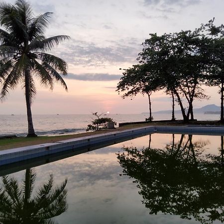 Hotel Kumala Samudra Cikakak Exterior photo