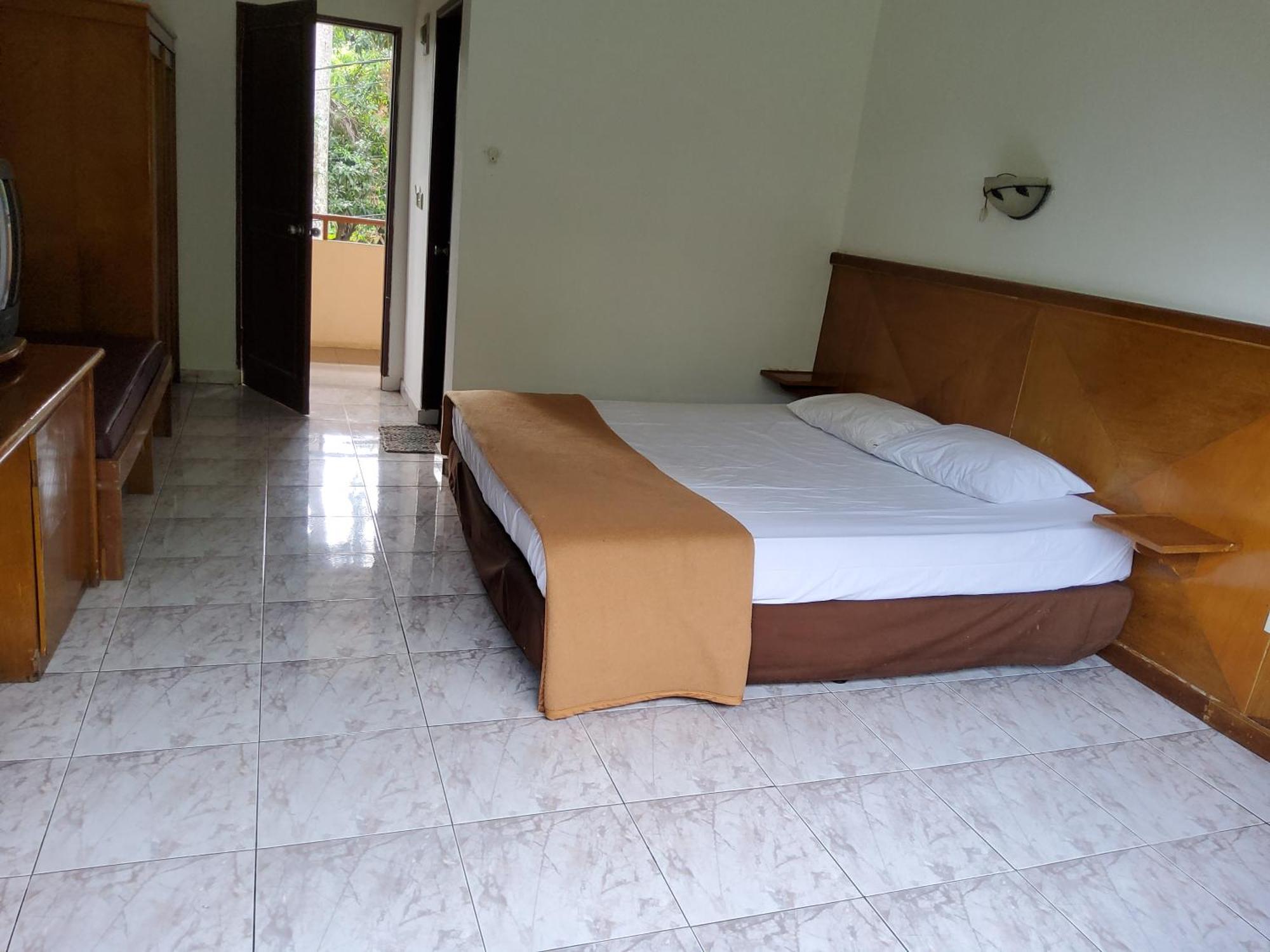 Hotel Kumala Samudra Cikakak Exterior photo